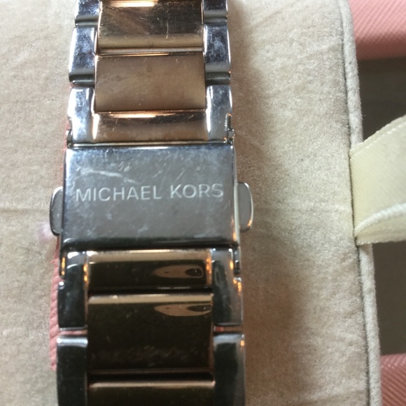 Womens watch main image 4